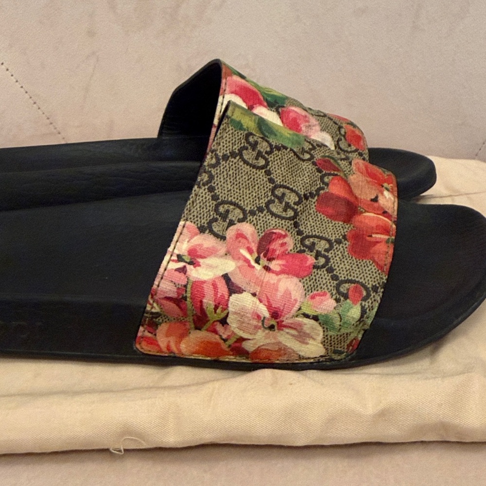 Gucci Women's Floral Slide Sandals - Black and Red - Picture 6 of 7